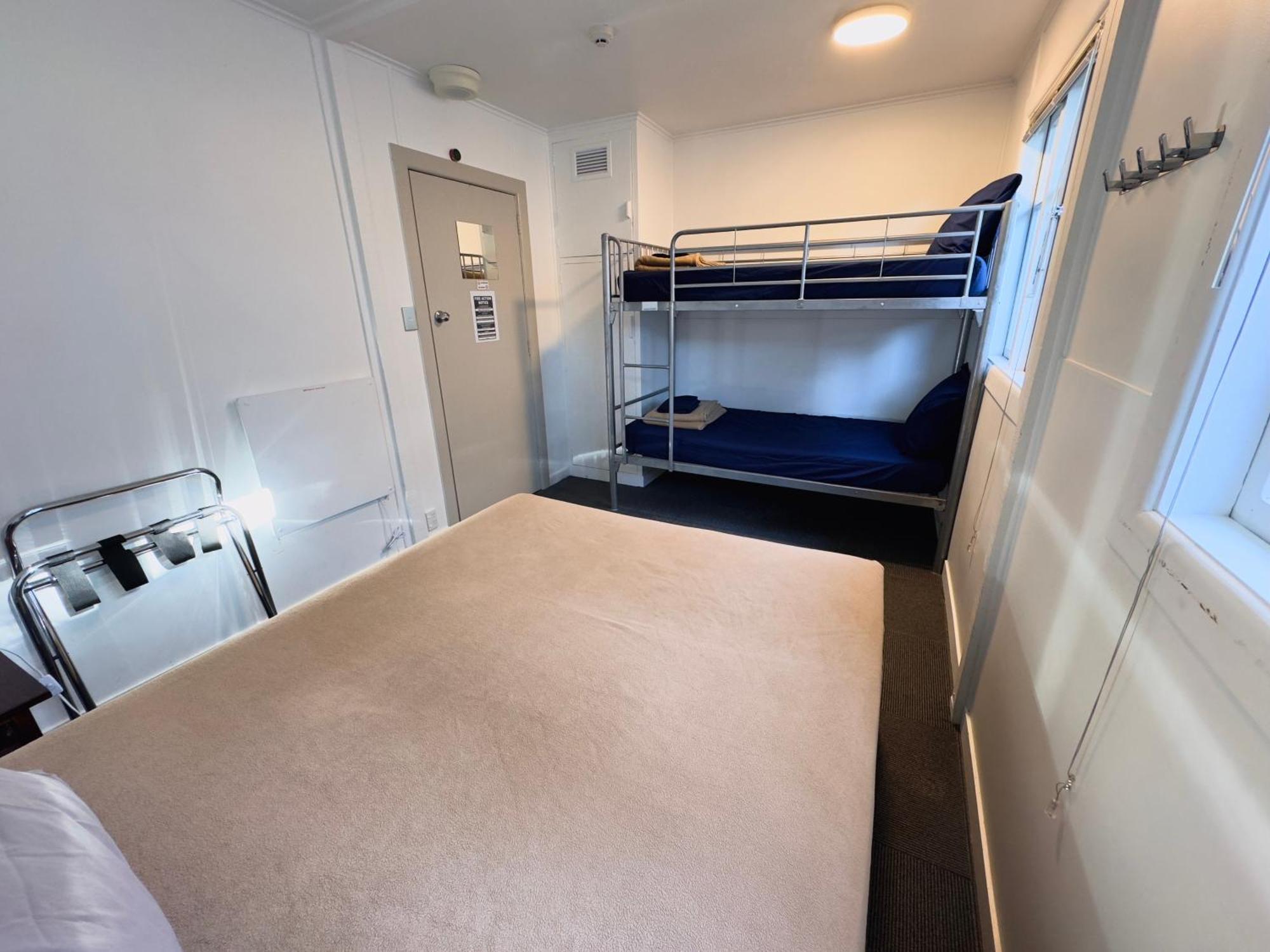Waiheke Backpackers Hostel Onetangi ภายนอก รูปภาพ