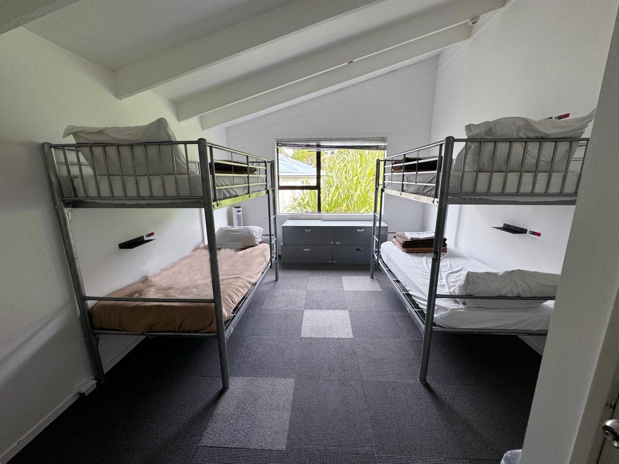 Waiheke Backpackers Hostel Onetangi ภายนอก รูปภาพ