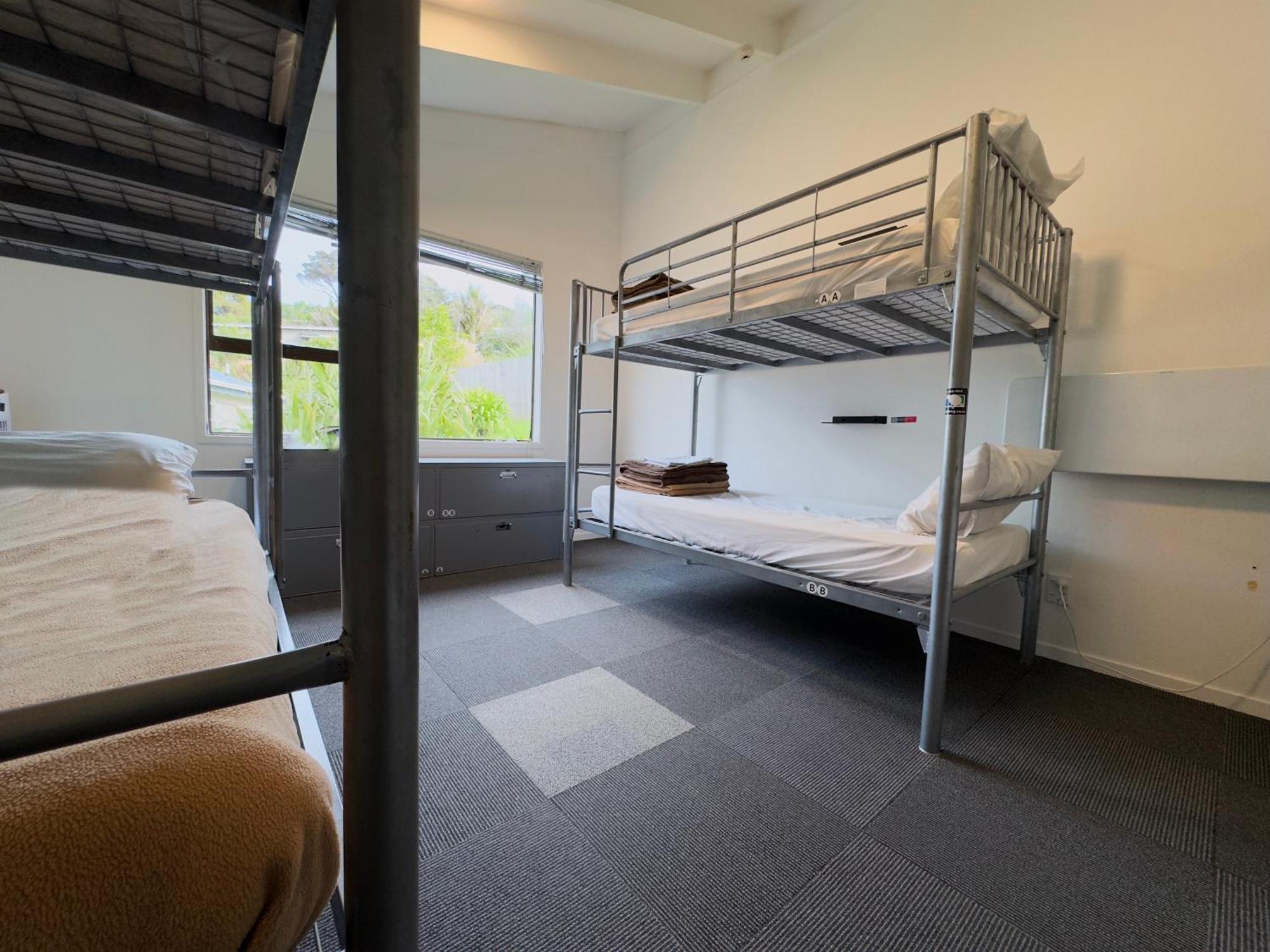 Waiheke Backpackers Hostel Onetangi ภายนอก รูปภาพ
