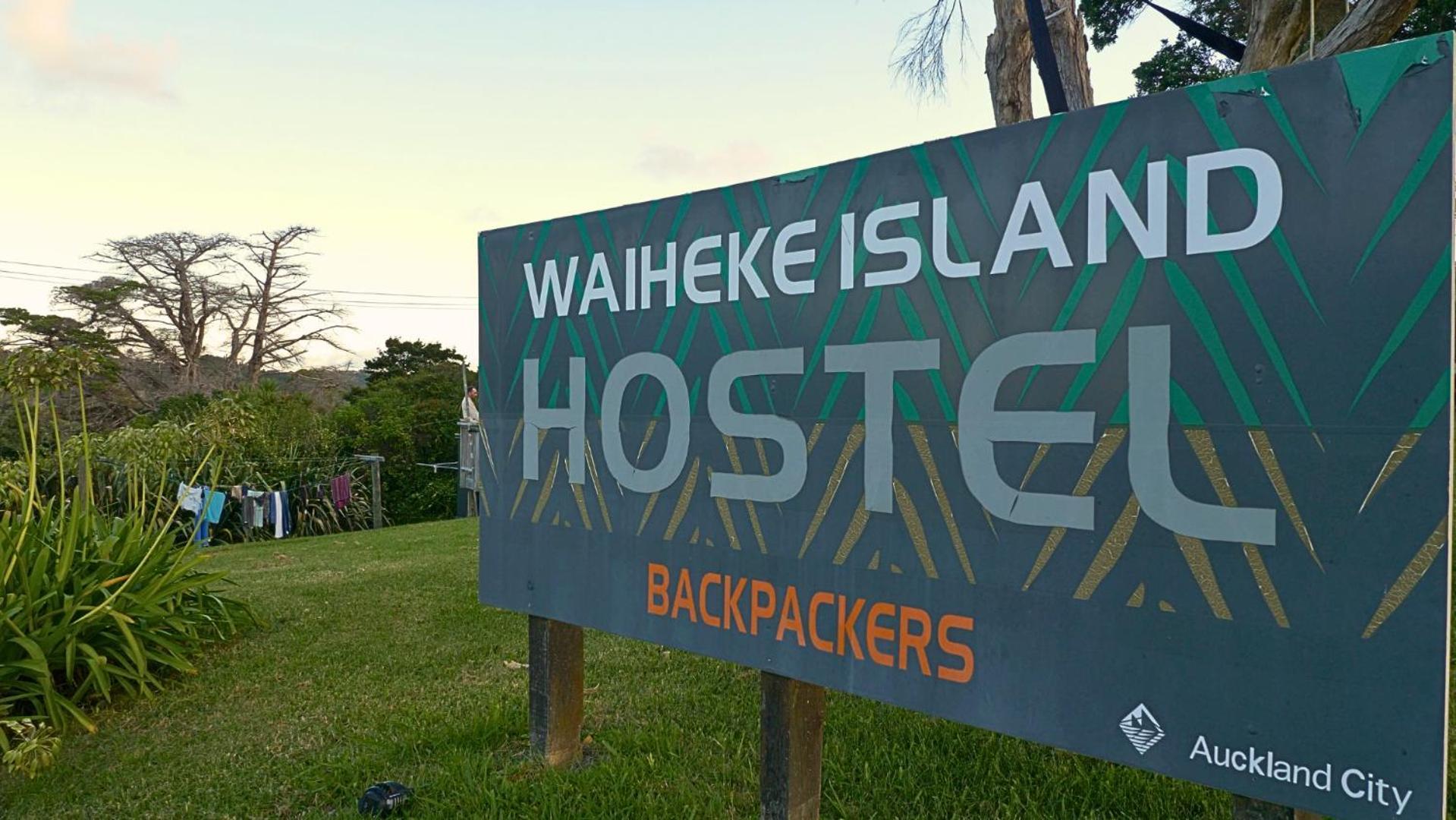 Waiheke Backpackers Hostel Onetangi ภายนอก รูปภาพ